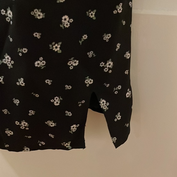 HOLLISTER BLACK FLORAL DRESS - Picture 4 of 6